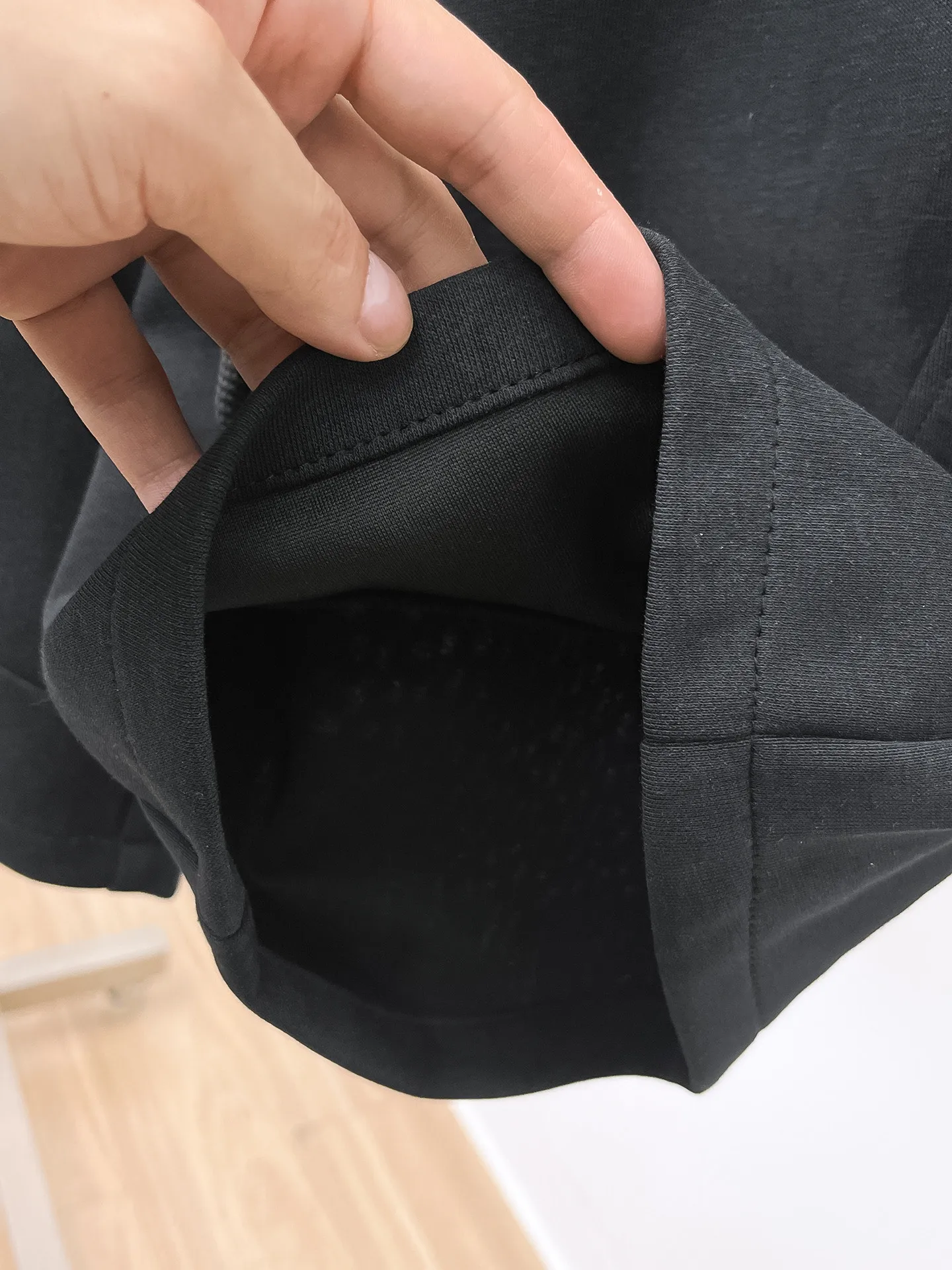 Balenciaga's three-standard complete 2026 summer New Arrival men's casual shorts, advanced custom-made Breathable fabric, Breathable fabric, extremely stretchy and comfortable, impeccable details, top-grade accessories, original logo design concept, delicate and soft feel! The upper body fit is awesome! Size: M-XXXL Please state your height and weight when ordering